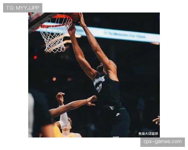 魔术师约翰逊关键时刻无球跑位拉开空间提升湖人进攻效率